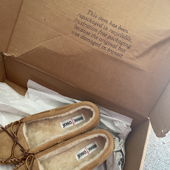 Minnetonka women’s size 10 moccasins - Picture 3 of 3